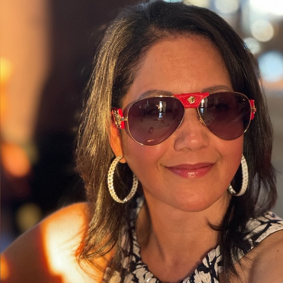 Meet your Posher, Kimberly - Picture 1 of 1